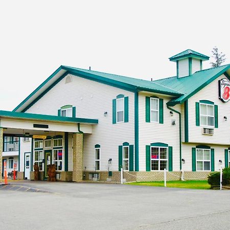 Super 8 By Wyndham 100 Mile House Hotel Exterior foto