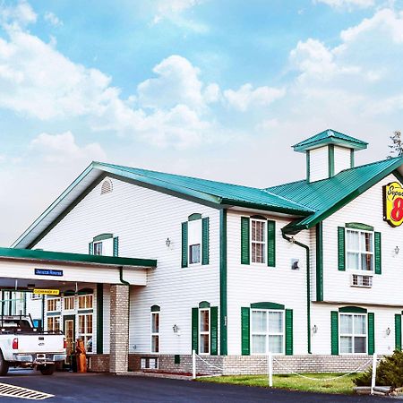 Super 8 By Wyndham 100 Mile House Hotel Exterior foto