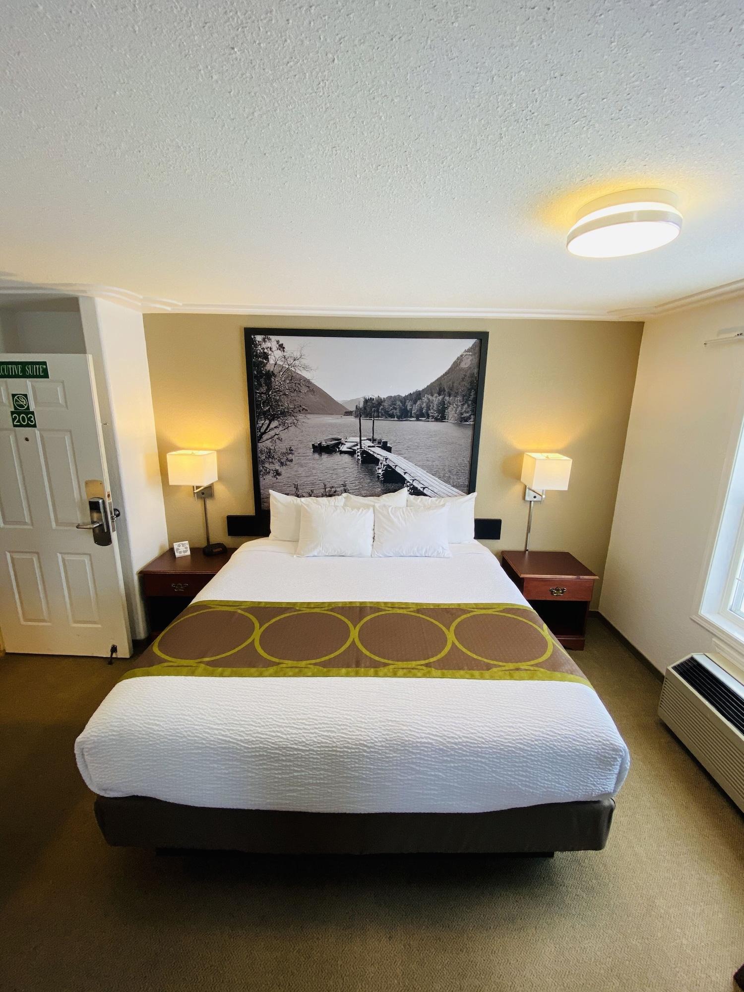 Super 8 By Wyndham 100 Mile House Hotel Exterior foto