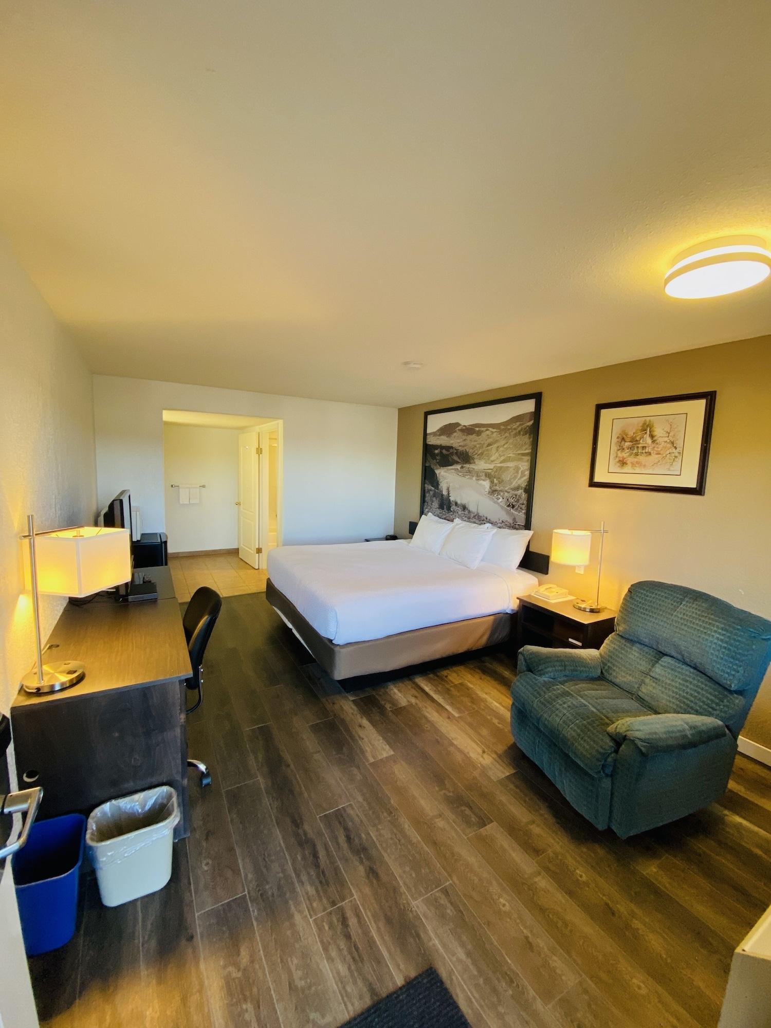 Super 8 By Wyndham 100 Mile House Hotel Exterior foto