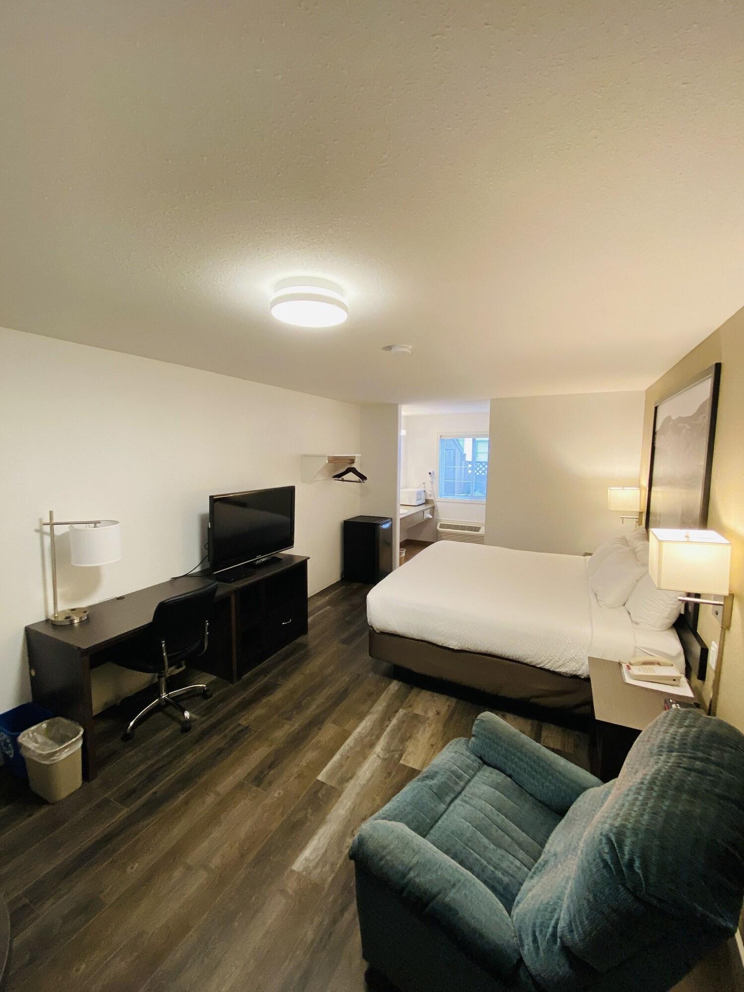 Super 8 By Wyndham 100 Mile House Hotel Exterior foto