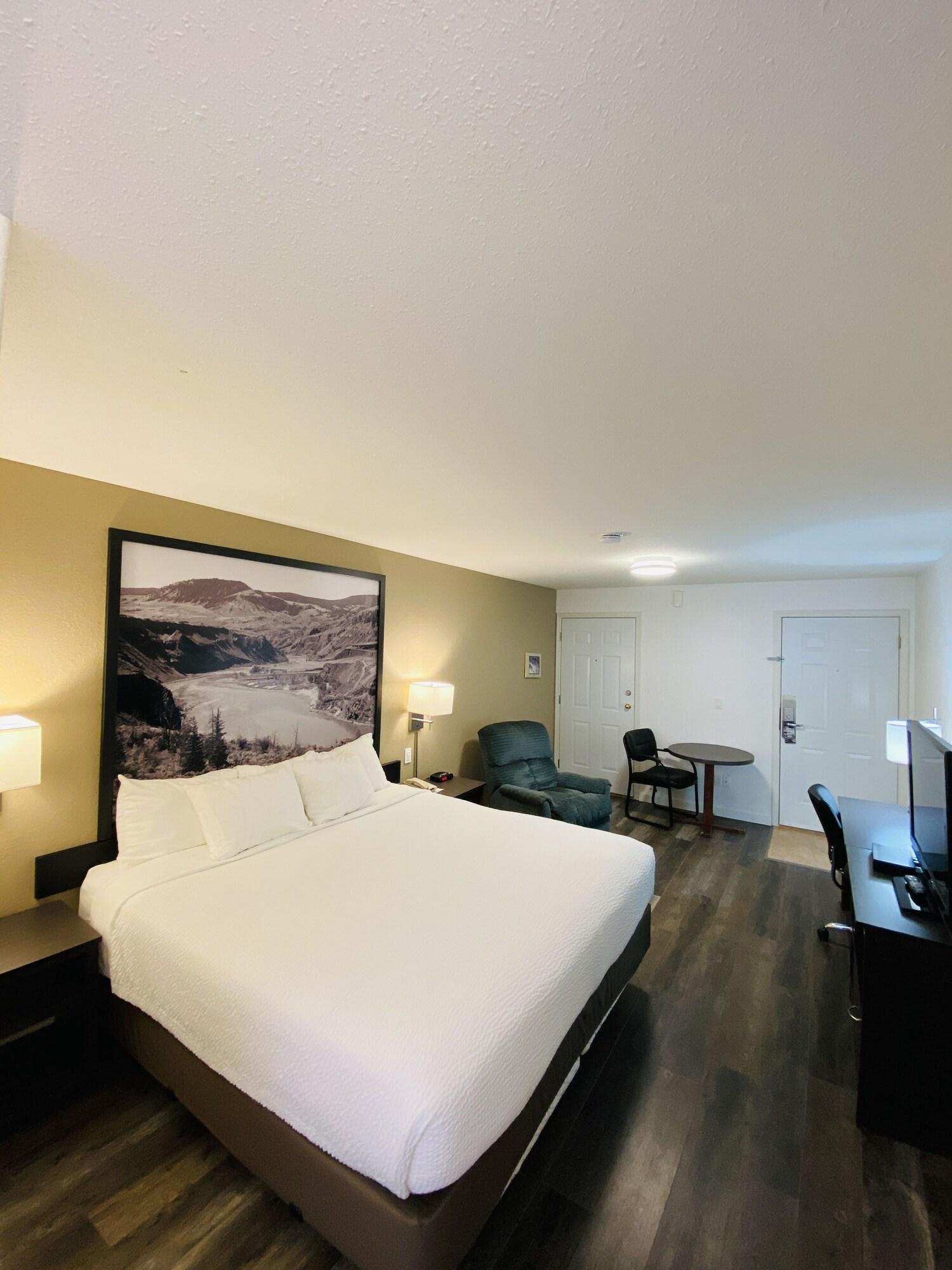 Super 8 By Wyndham 100 Mile House Hotel Exterior foto